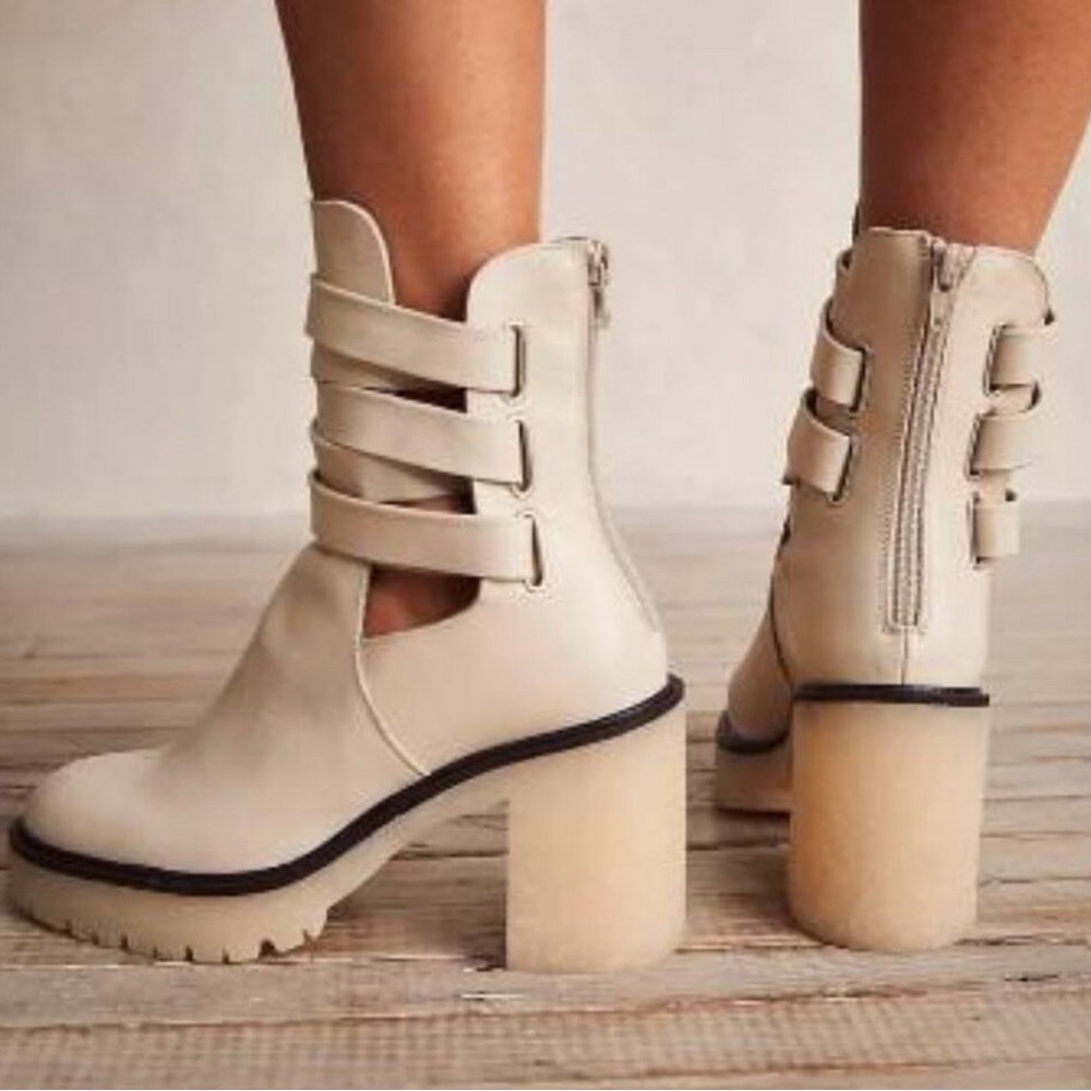 Free People  Cream leather Ankle Boots